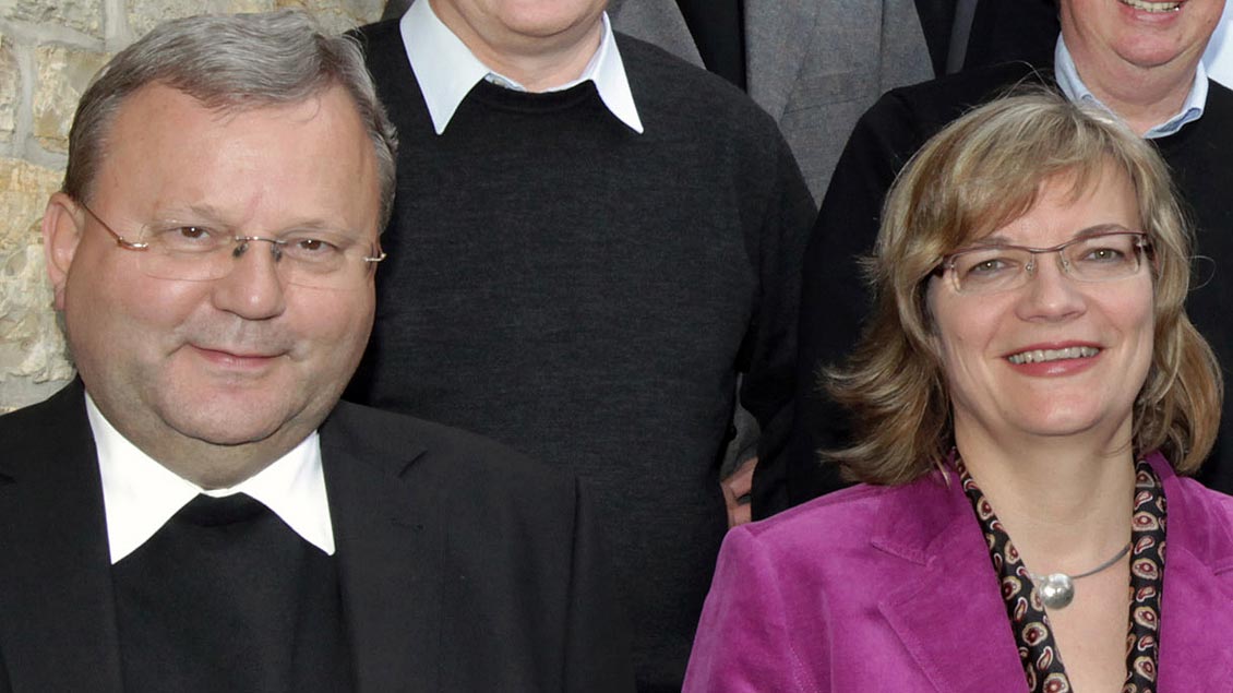 Daniela Engelhard und Bischof Franz-Josef Bode.
