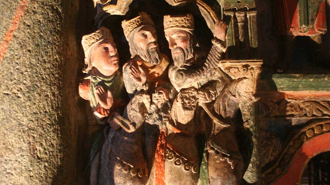 Darstellung der Heiligen Drei Könige in der romanischen Kirche San Vicente in Avila (Spanien).