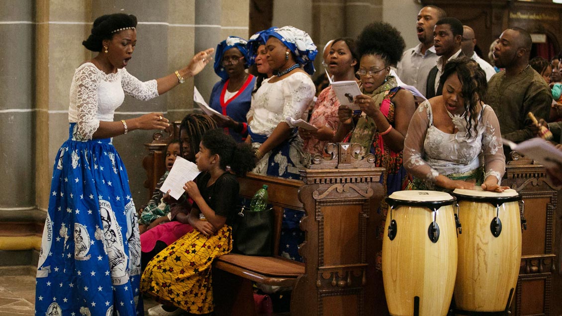 Afrikanische Musik im Gottesdienst.