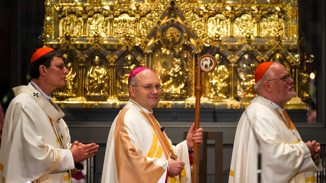 Der neue Bischof von Aachen, Helmut Dieser (Mitte), mit dem Kölner Kardinal Rainer Maria Woelki (links) und dem Münchner Kardinal Reinhard Marx.