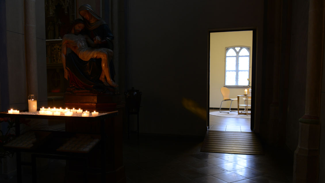Die Pforte der Barmherzigkeit im Forum St. Peter Oldenburg führte zu einem Gesprächsraum.