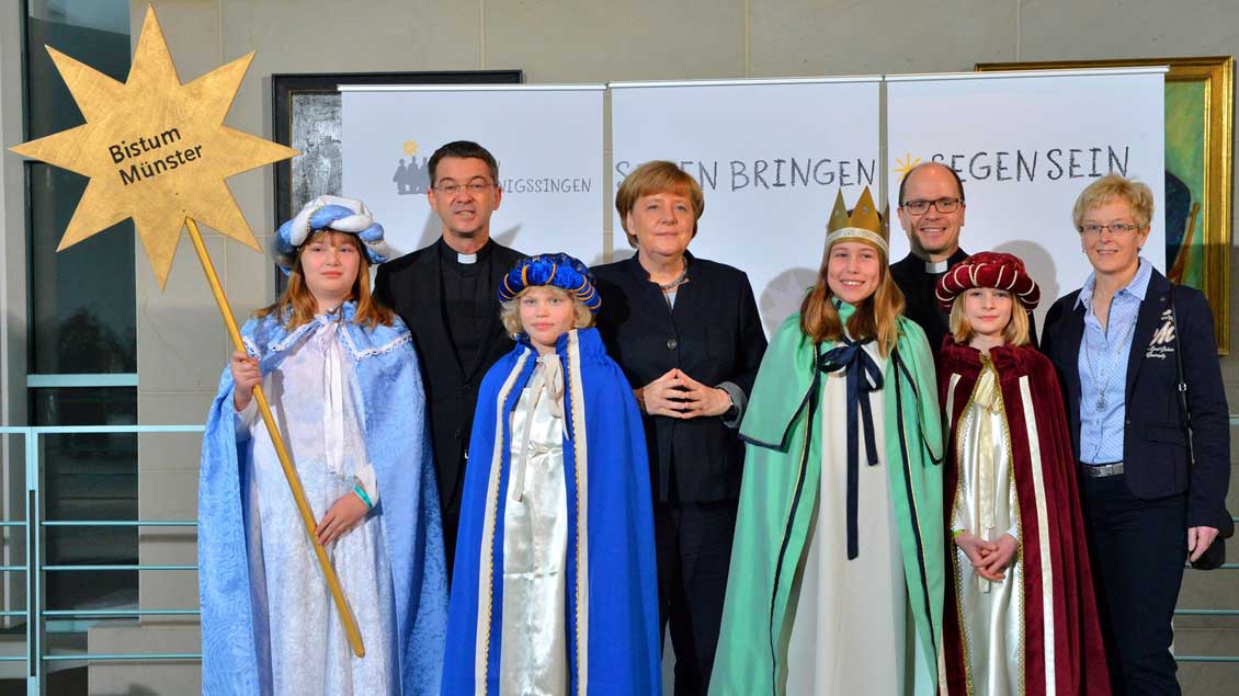 Die Sternsinger aus Bakum bei Bundeskanzlerin Angela Merkel.