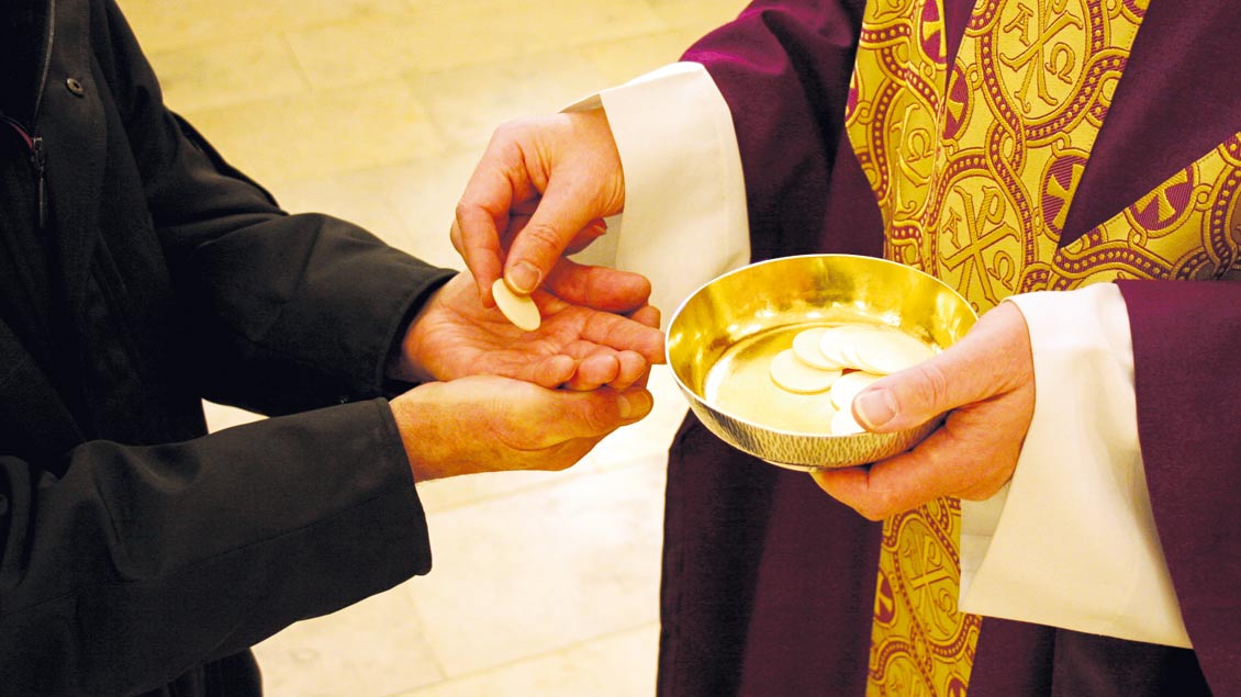 Kommunion auch für wiederverheiratete geschiedene Katholiken? Unter bestimmten Voraussetzung ja, sagen die deutschen Bischöfe.