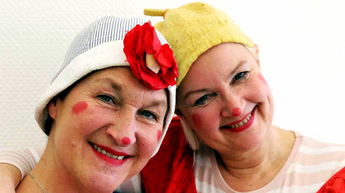 Sie zaubern Frohsinn in die Krankenzimmer: Nuria Hansen (links) und Simone Faßnacht.