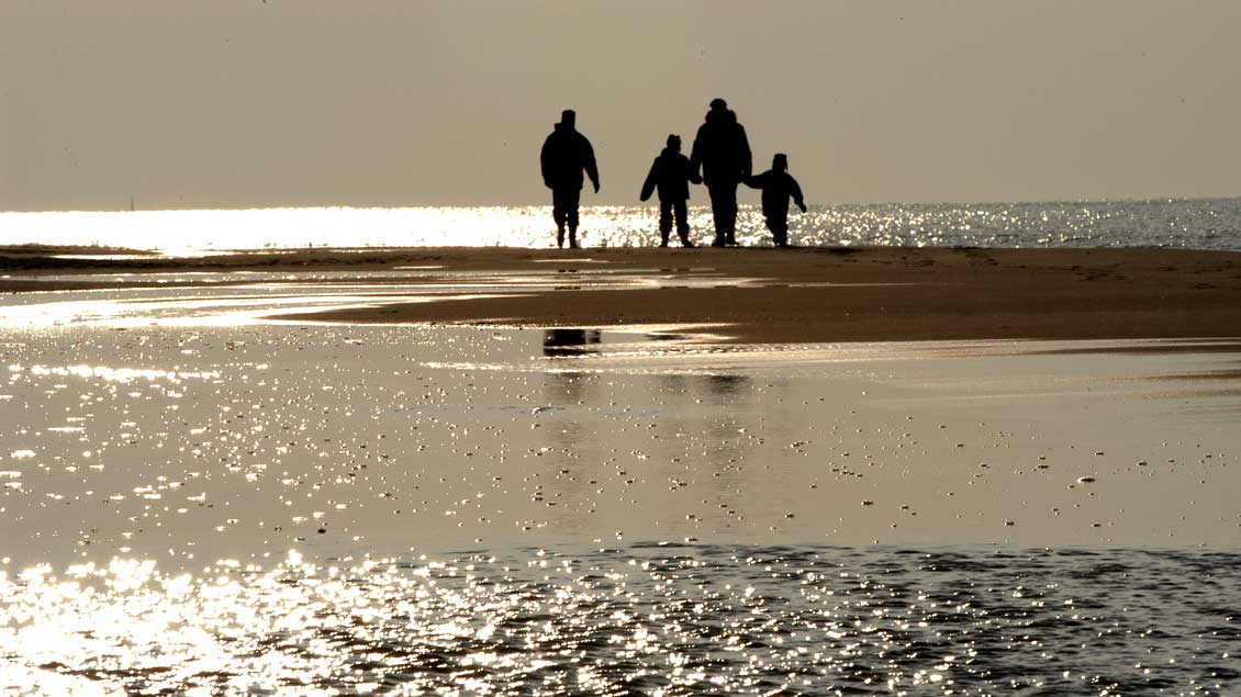 Für Ferien in Deutschland wie hier an der Nordsee gibt es finanzielle Unterstütztung für Familien mit geringem Einkommen.
