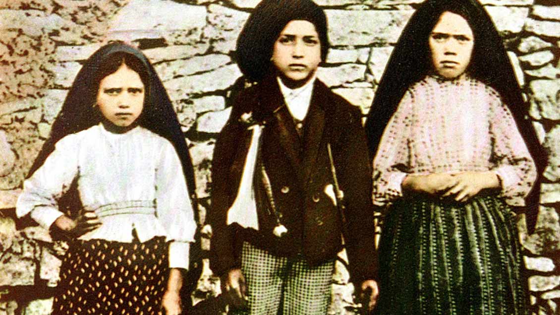 Die drei „Seherkinder“ von Fatima (von links): Jacinta Marto, Francisco Marto und Lucia dos Santos. Jacinta und Franciso Marto könnten bald heiliggesprochen werden.