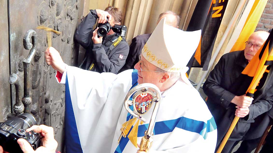 Der Wiener Kardinal Christoph Schönborn öffnete im vergangenen Jahr am 1. Mai die Pilgerpforte an der Kevelaerer Marienbasilika. In diesem Jahr wird Kurienkardinal Marc Ouellet die Wallfahrtszeit eröffnen.