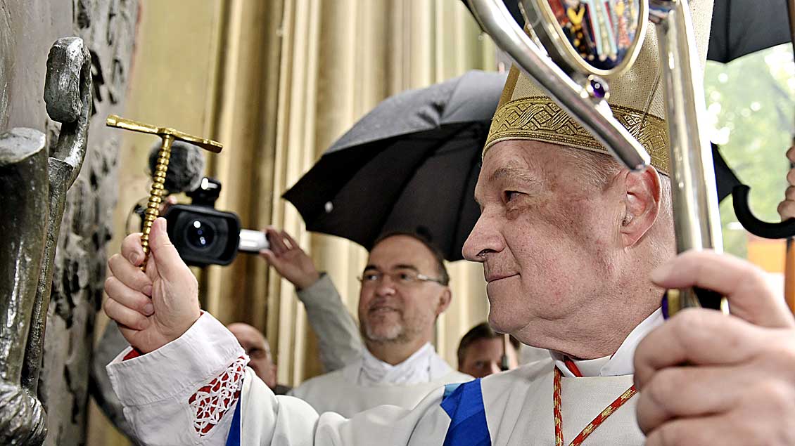 Kardinal Ouellet öffnet die Pilgerpforte