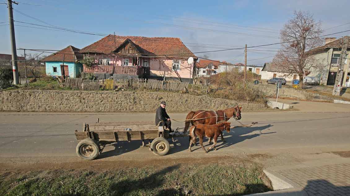 In Ost- und Südosteuropa – hier in Rumänien – herrscht gerade auf dem Land oft noch Armut. Hier hilft Renovabis.