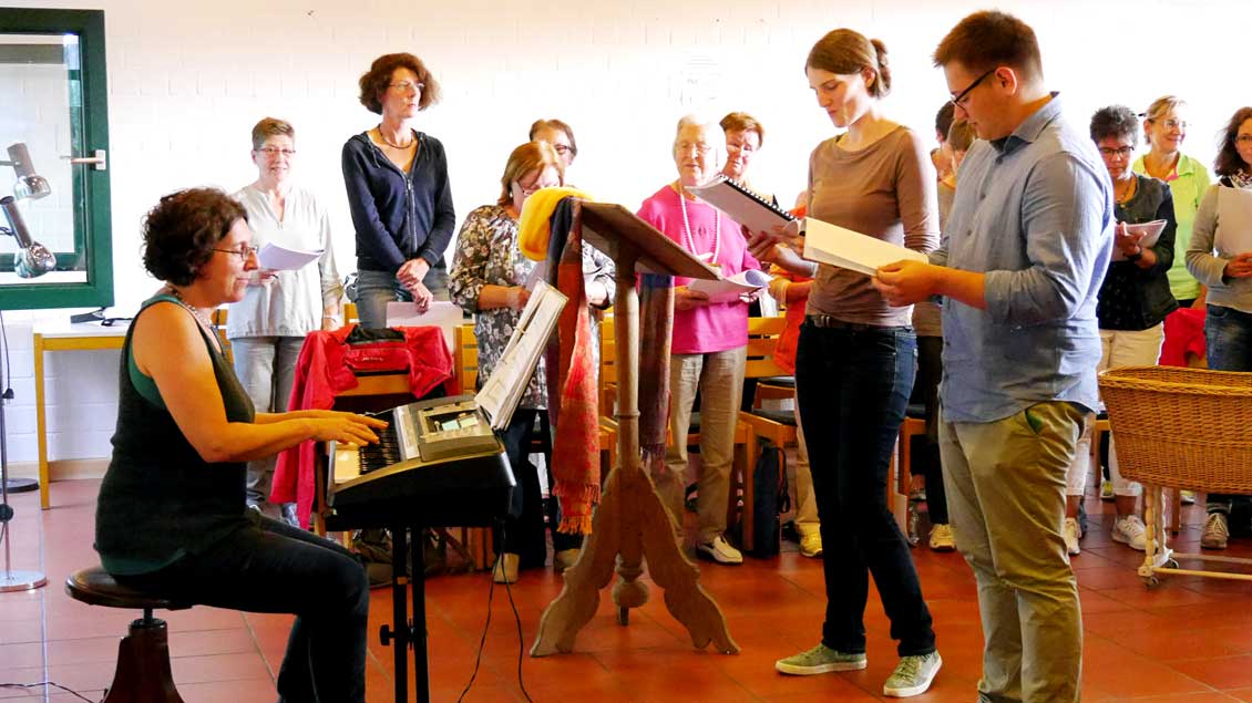 Musical-Probe mit Komponistin Brigitte Stumpf-Gieselmann am E-Piano.