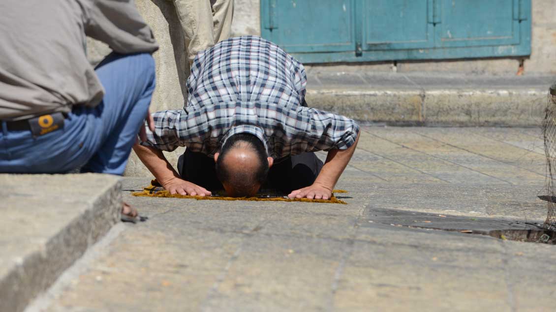 Ein Muslim beim Gebet.