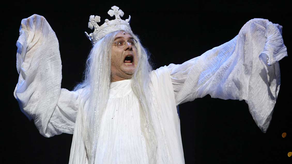 Harald Schmidt 2008 als „Geist des alten Königs“ in einer Probe für das Musical „Der Prinz von Dänemark“ – dem Shakespeare-Stück „Hamlet“ nachempfunden.