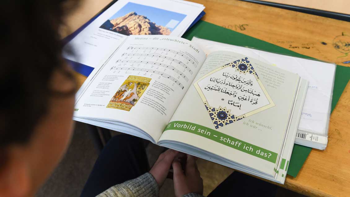 Buch für den islamischen Religionsunterricht.