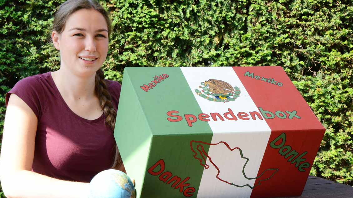 Anna Heming verbringt als Freiwillige des Bistums Münster ein Jahr in Mexiko. In der von ihrem Bruder gebauten Spendenbox hat sie bei ihrer Abschiedsparty Geld für soziale Projekte gesammelt.