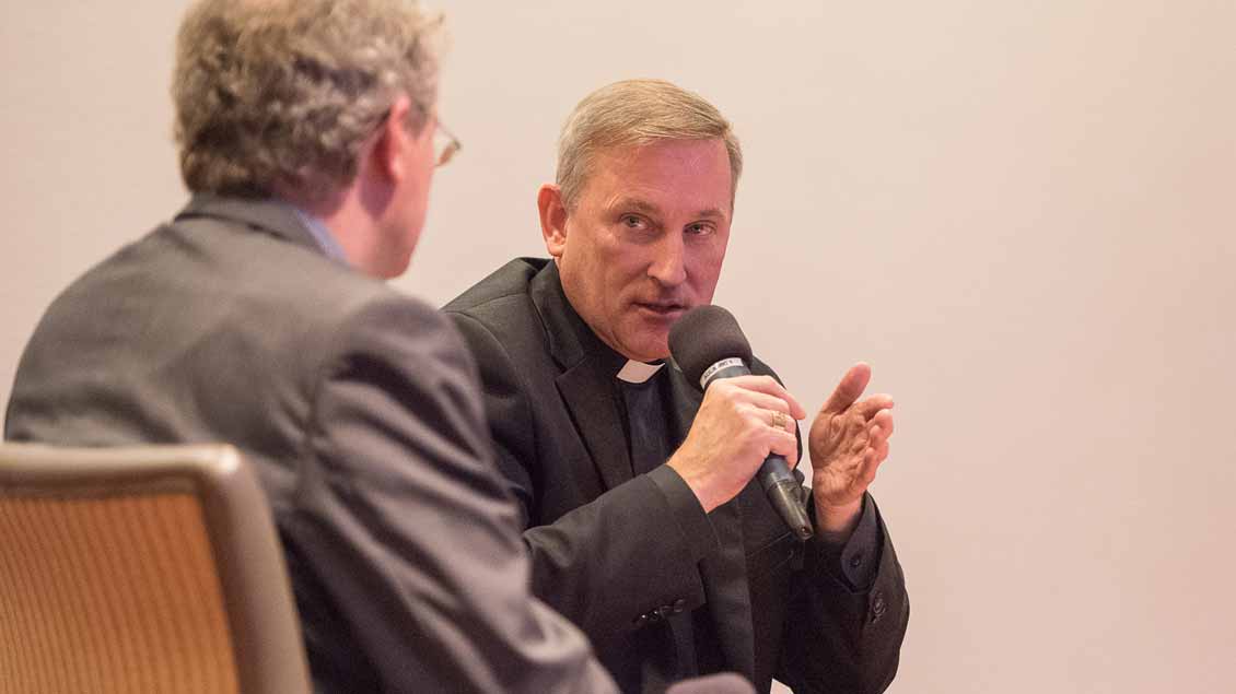 Weihbischof Wilfried Theising übte bei einer regionalen Auftakveranstaltung zum Deutschen Katholikentag scharfe Kritik an US-Präsident Donald Trump.