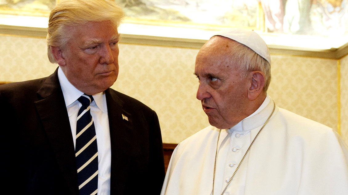 Papst Franziskus und US-Präsident Donald Trump während eines Besuchs des US-Präsidenten im Vatikan im Mai 2017.