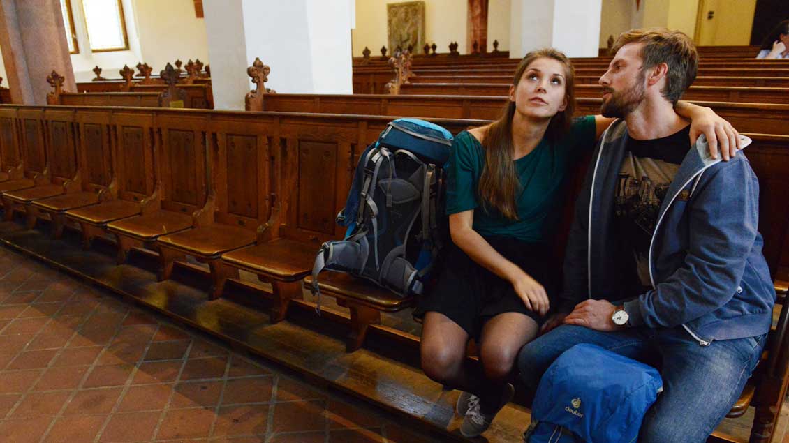 Gott und die Liebe: Ein junges Paar in der Leipziger Thomaskirche.