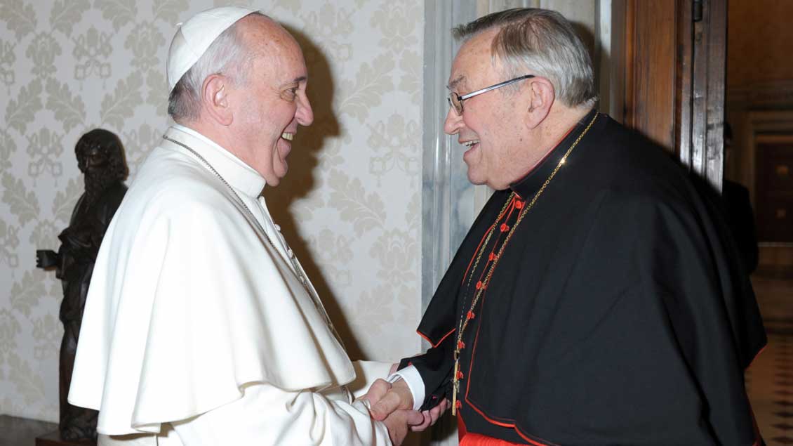Papst Franziskus empfängt Kardinal Karl Lehmann.