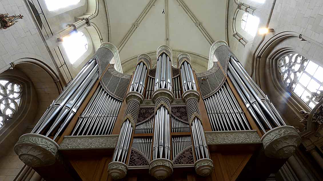 Zu ihrem 80. Geburtstag spielte eine Organistin in England 600 Lieder auf der Kirchenorgel ihres Städtchens. Unser Bild zeigt die Orgel im St. Paulus-Dom Münster.