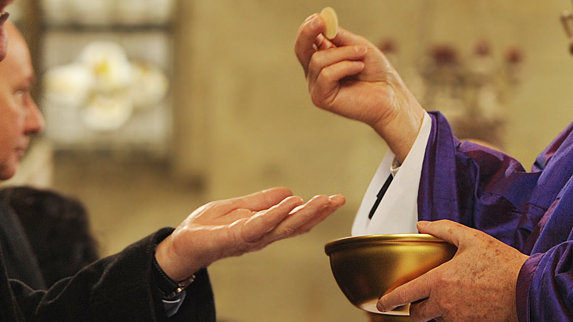 Sollen protestantische Ehepartner in Einzelfällen die Kommunion empfangen dürfen?