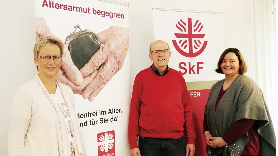 Anja Hölscher und Günter Verlage unterstützen Melanie Haslage (rechts) in der Beratung älterer Menschen in finanziellen Schwierigkeiten.