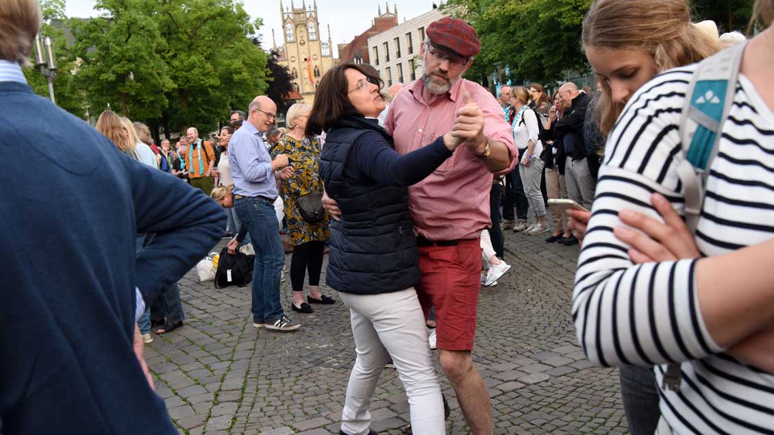 Beim Katholikentag in Münster wurde am Samstag die „Strehlenfete“ gefeiert. Viele Teilnehmer ließen Münster hochleben. | Foto: Michael Bönte