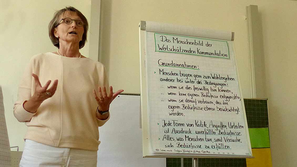 Dorothea Steinebach bei der Werkstatt über den richtigen Umgang mit Konflikten.