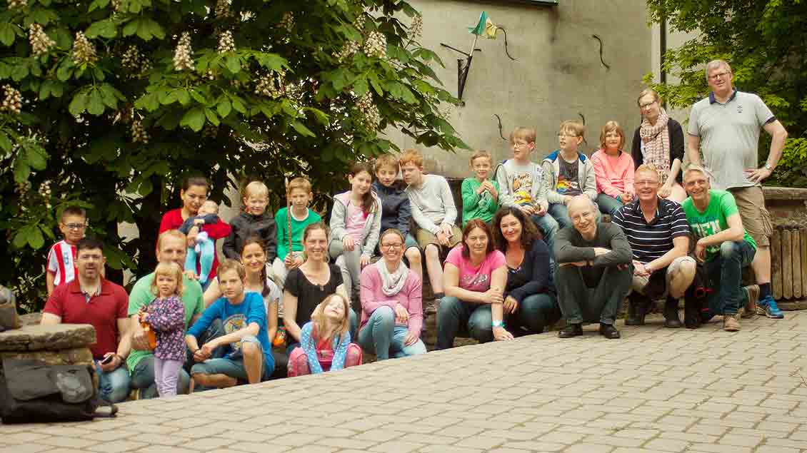 Bei einem Wochenend-Ausflug: Der Familienkreis 4 der Kolpingsfamilie Vechta Zentral. Viele neu zugezogene junge Familien finden Anschluss in solchen Angeboten eines kirchlichen Verbandes.