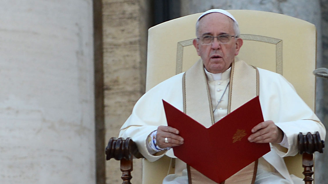 Papst Franziskus hat das Sterben von Flüchtlingen im Mittelmeer beklagt und die Staatengemeinschaft dringend zum Handeln aufgerufen.