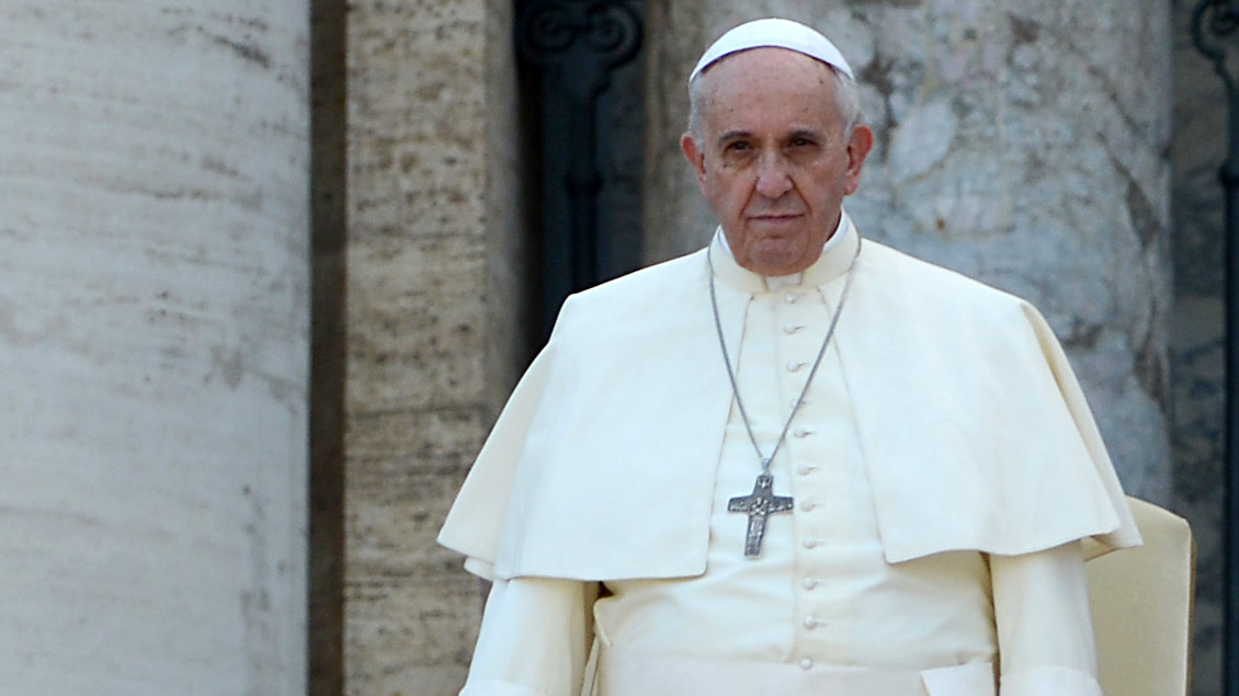 Nach Attacken seiner Gegner rufen nun Bischöfe im Vatikan und in Europa zur Treue zu Papst Franziskus auf.