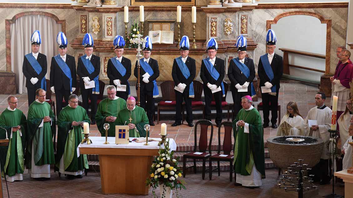 Den Auftakt des 350-jährigen Jubiläums feierte Bischof Felix Genn und das Bischöflich Münstersche Offizialat in der Klosterkirche Vechta mit einem Gottesdienst.