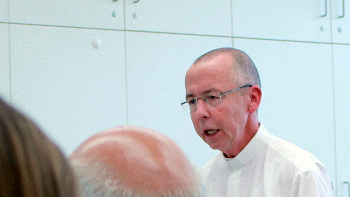 Pfarrer Peter Kossen sprach zum Thema Arbeitsmigration in Lengerich.