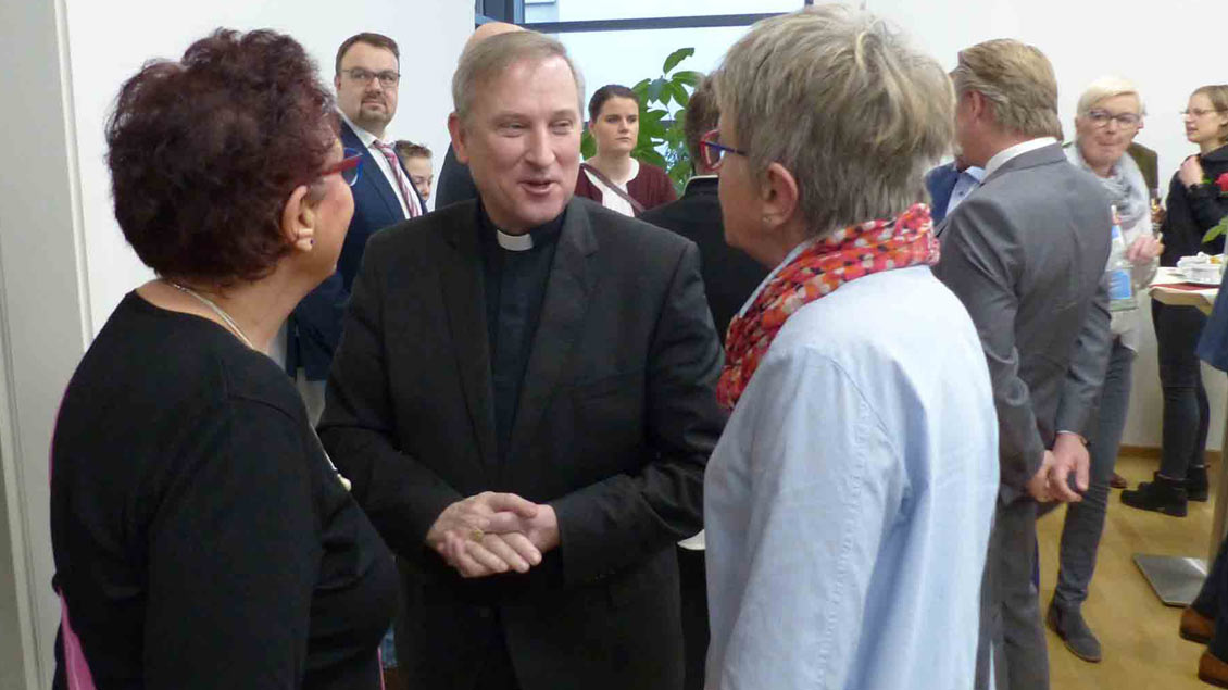 Beim Neujahrsempfang hat Weihbischof Wilfried Theising seinen Einsatz für die katholischen Grundschulen verteidigt.