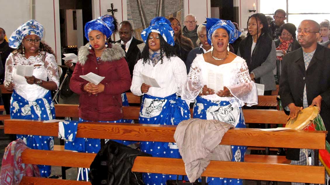 Mit Gesang und rhythmischen Klängen wurde Pfarrer Frankline Anyanwu in der St.-Pius-Kirche in Münster als neuer Leiter der afrikanischen Gemeinde im Bistum Münster begrüßt. 
