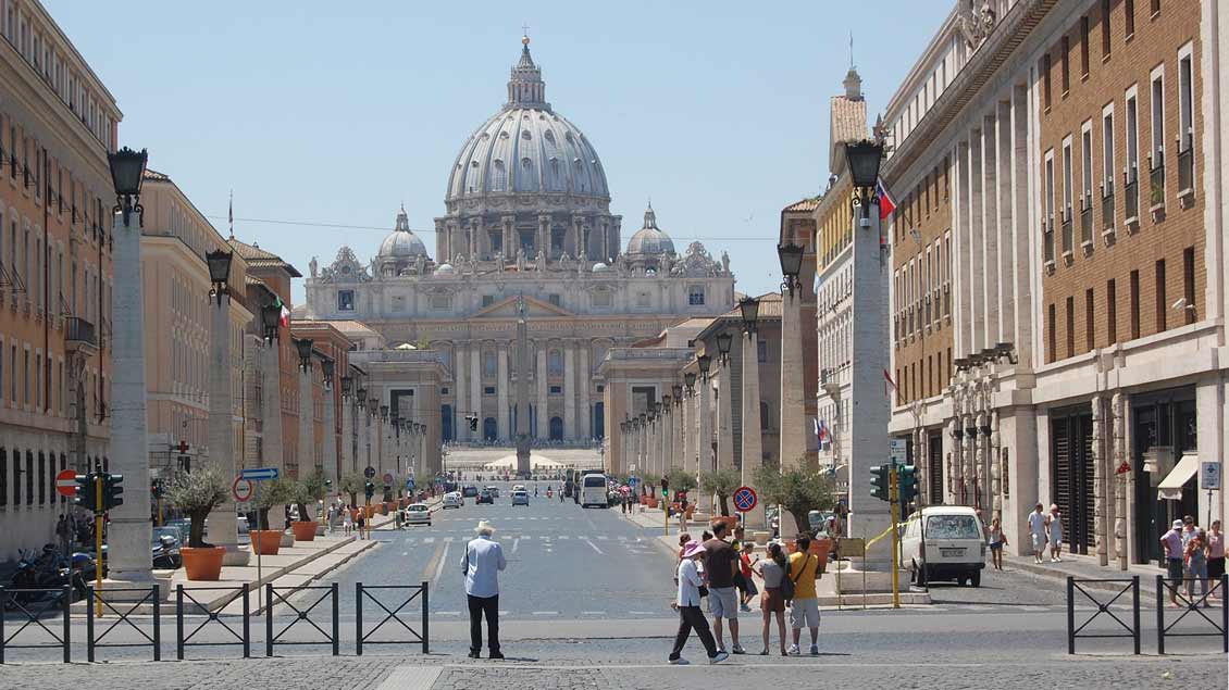 Blick auf den Petersdom im Vatikan.