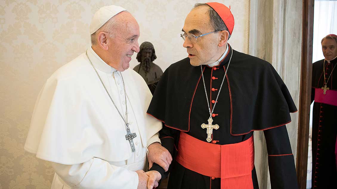 Papst Franziskus und Kardinal Barbarin