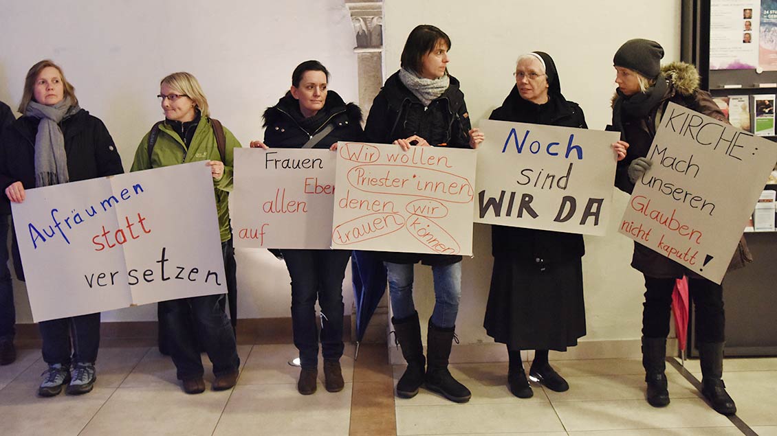 Protestierende Frauen in Lingen