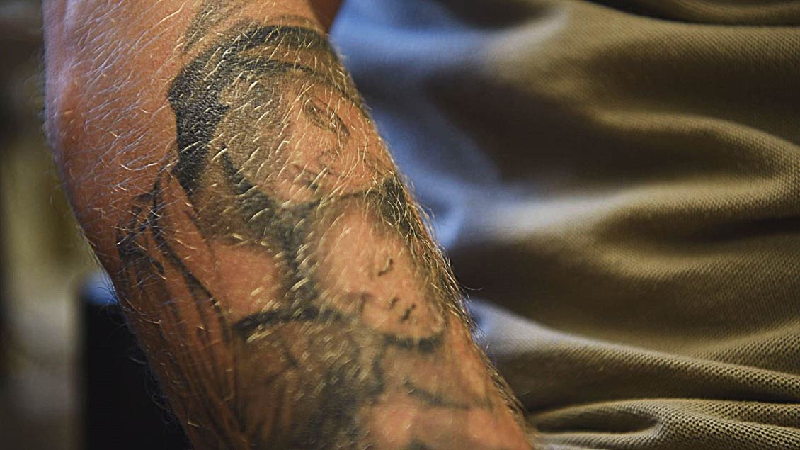 Tattoo eines Häftlings in der JVA Geldern-Pont