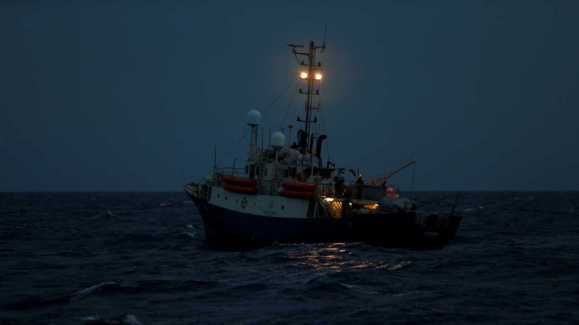Das Rettungsschiff Lifeline im September 2017 vor der Küste Libyens.