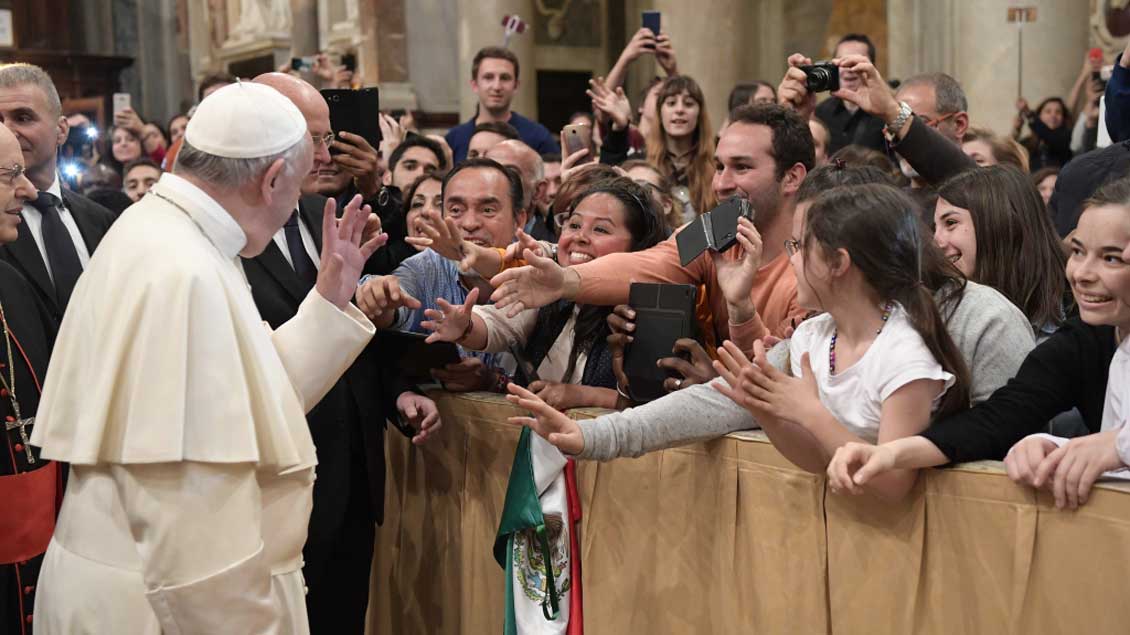 Papst Franziskus bei einer Begegnung mit Jugendlichen