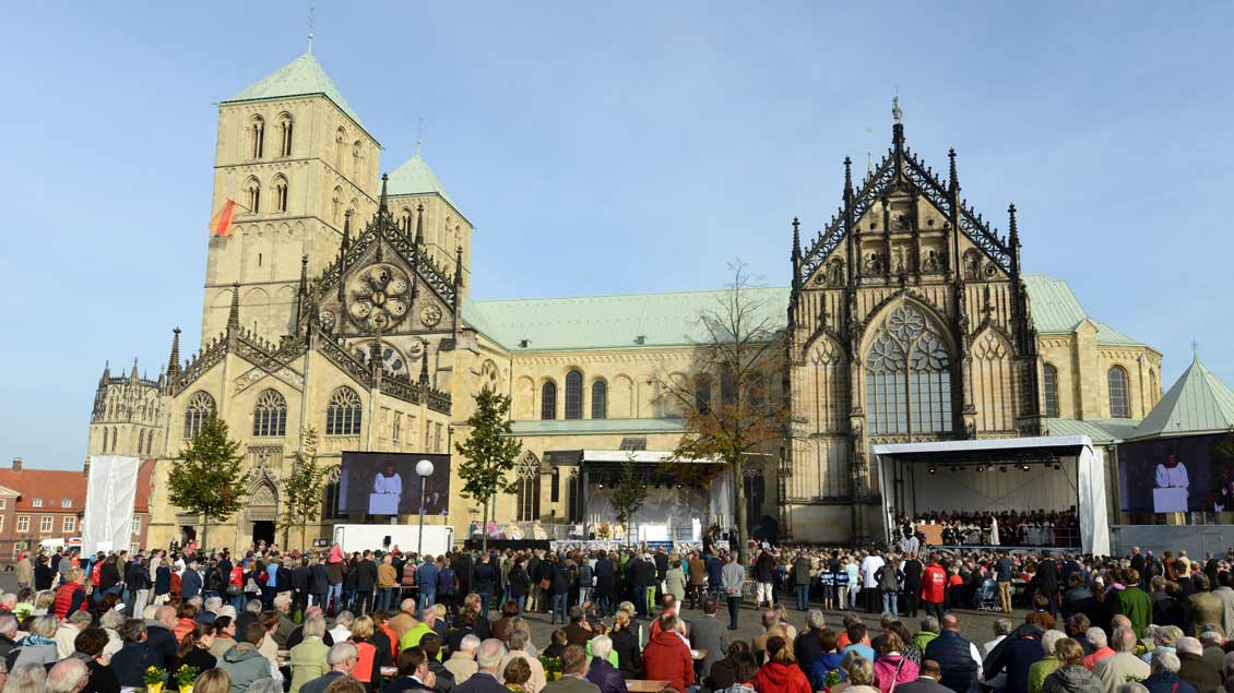 Gottesdienst vor dem Dom in Münster