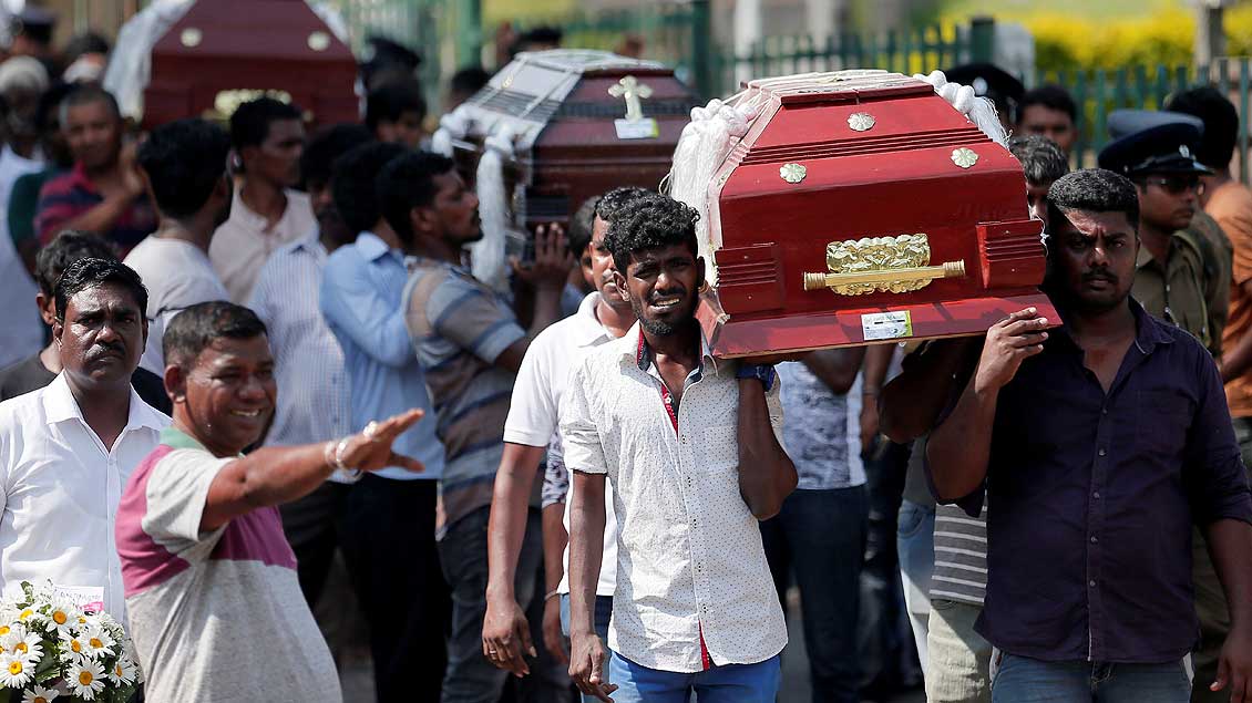 Beisetzung von Opfern in Sri Lanka