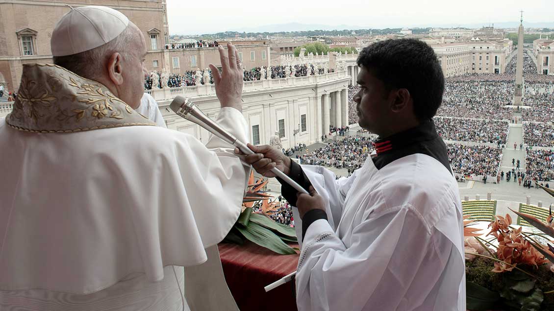 Der Papst beim Segen "Urbi et orbi"
