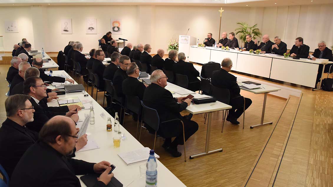 Bischöfe beim Auftaktplenum der Deutschen Bischofeskonferenz in Lingen im März 2019.