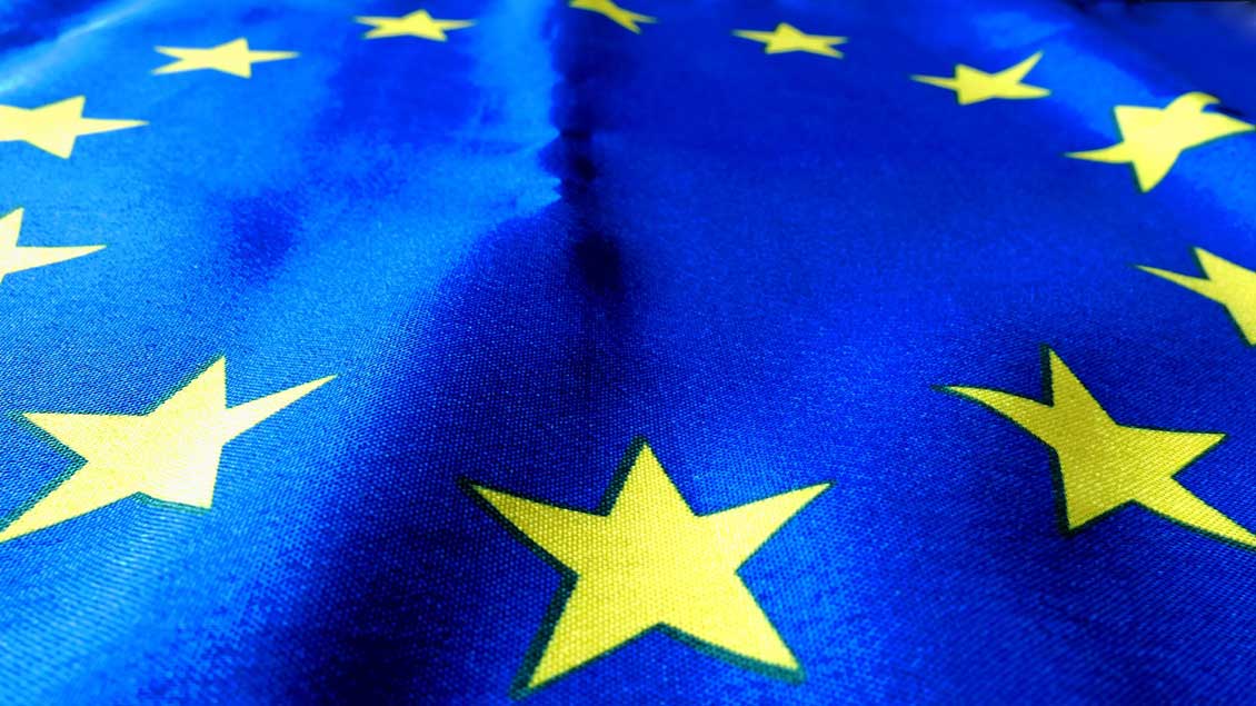 Fahne der Europäischen Union: Gelbe Sterne auf blauem Grund.