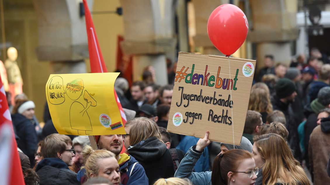 Plakat bei einer Demonstration gegen Rechtspopulismus in Münster