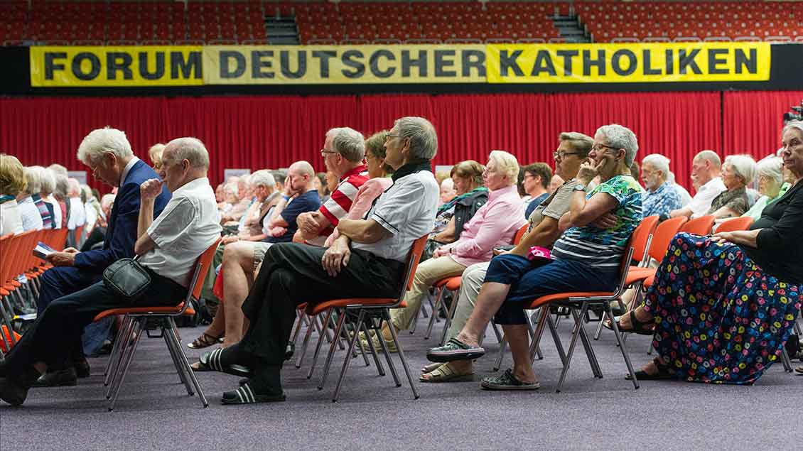 Konferenzteilnehmer beim „Forum Deutscher Katholiken“