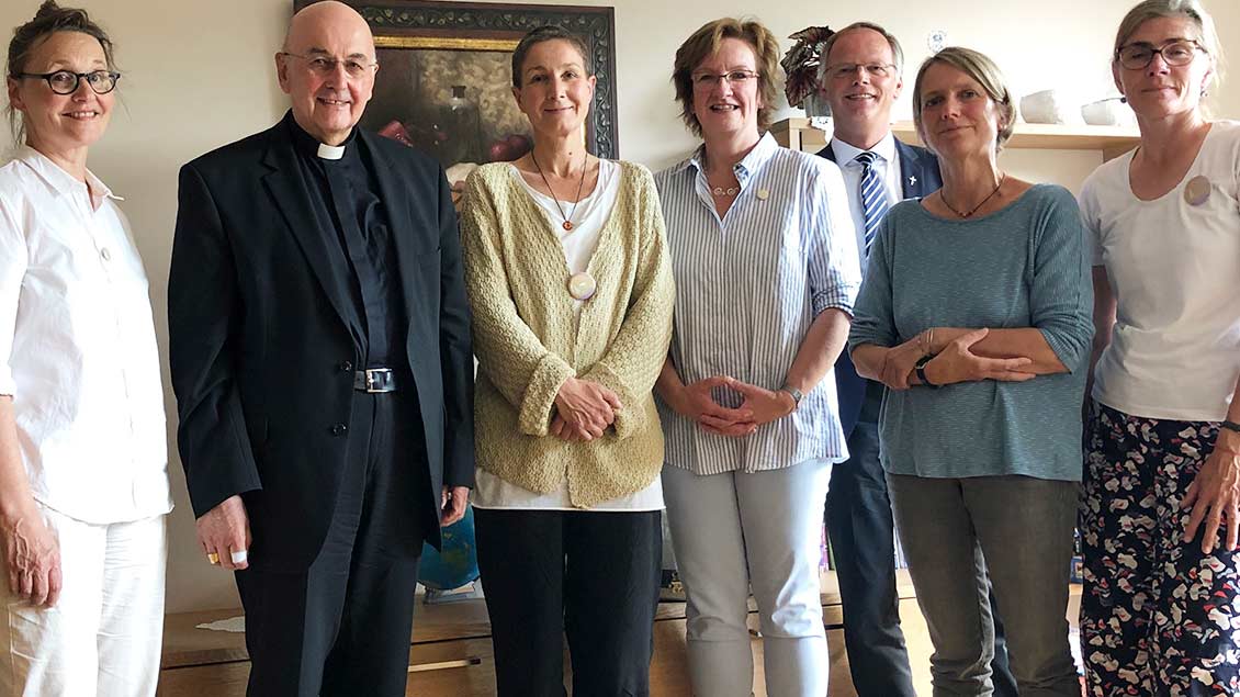 Gruppenbild mit Initiatorinnen von Maria 2.0, Bischof Felix Genn und Generalvikar Klaus Winterkamp