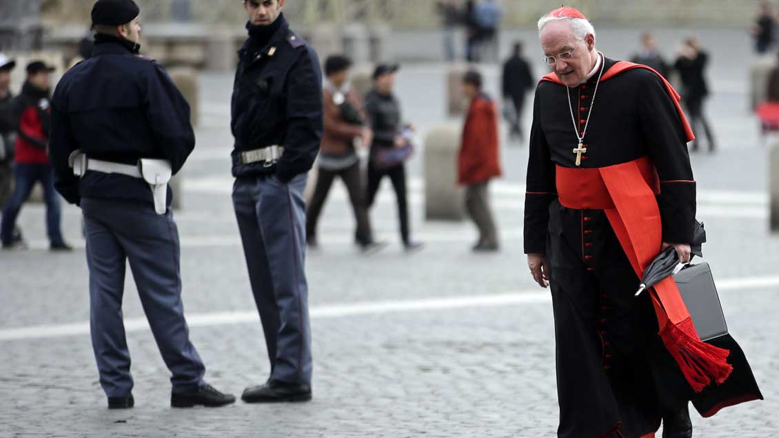 Kardinal Marc Ouellet auf dem Petersplatz in Rom