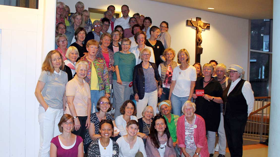 50 Frauen im Pfarrheim von Heilig Kreuz Münster.